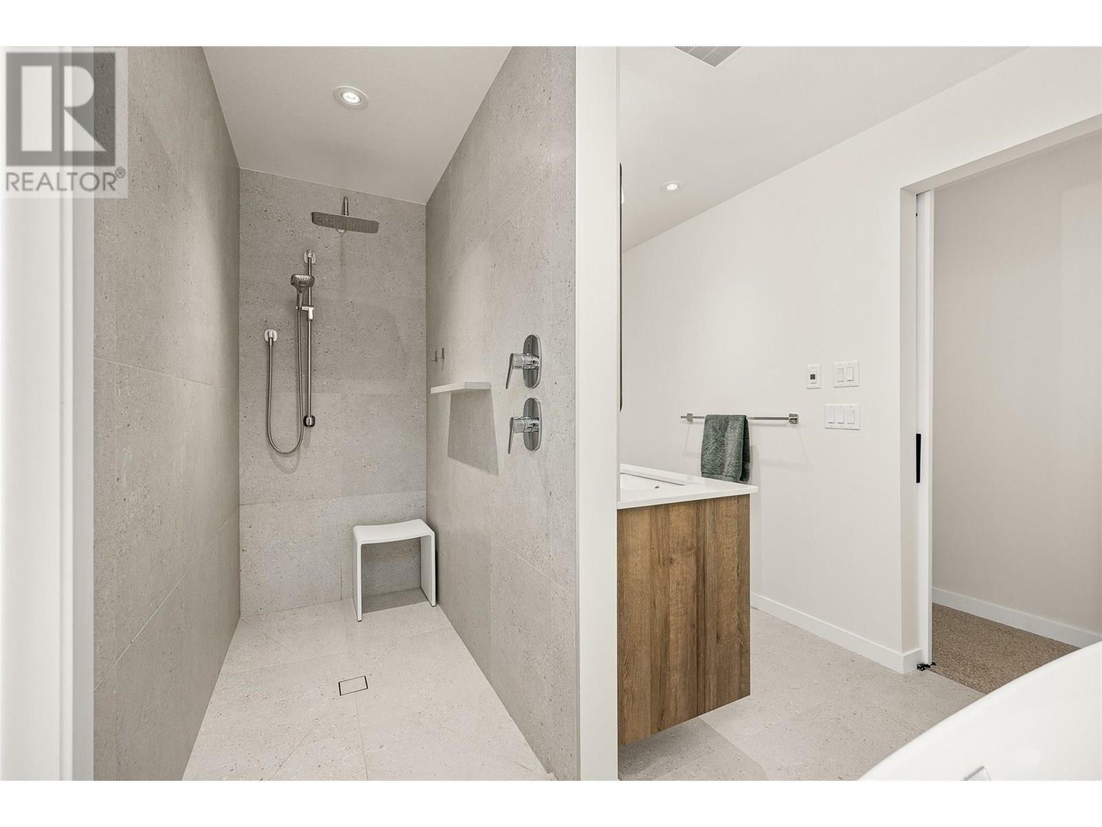 KELOWNA, British Columbia, V1V 0C9, CA, 5 Bedrooms Bedrooms, ,4 BathroomsBathrooms,Residential,For Sale,1875451