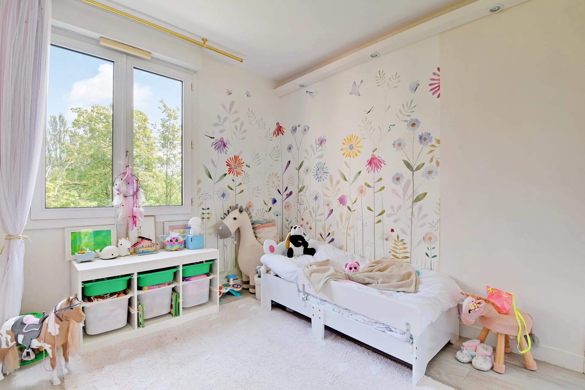 Issy-les-Moulineaux, Île-de-France, 92130, FR, 3 Bedrooms Bedrooms, ,2 BathroomsBathrooms,Residential,For Sale,1867737
