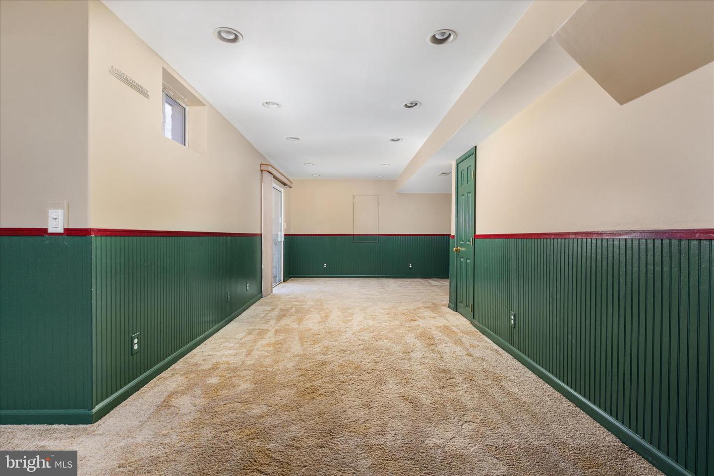 Round Hill, Virginia, 20141, United States, 4 Bedrooms Bedrooms, ,4 BathroomsBathrooms,Residential,For Sale,1987727