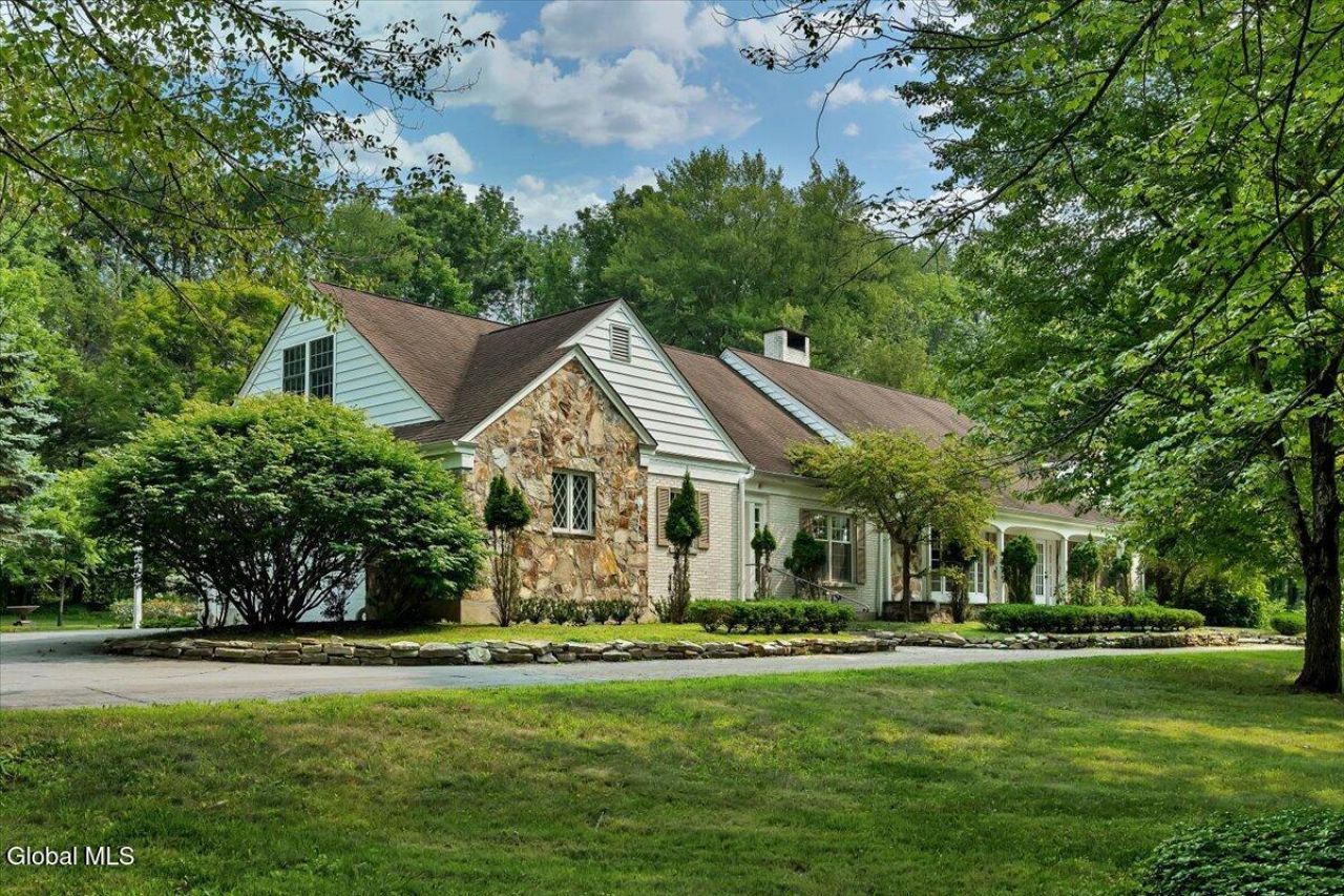 Queensbury, New York, 12804, United States, 4 Bedrooms Bedrooms, ,4 BathroomsBathrooms,Residential,For Sale,2003440