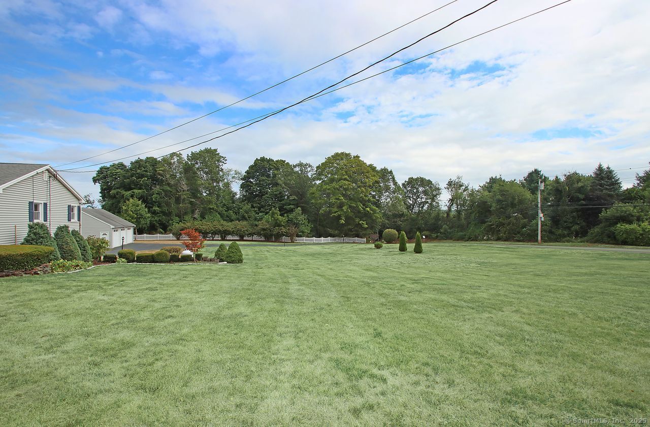 North Haven, Connecticut, 06473, United States, 3 Bedrooms Bedrooms, ,2 BathroomsBathrooms,Residential,For Sale,1926268