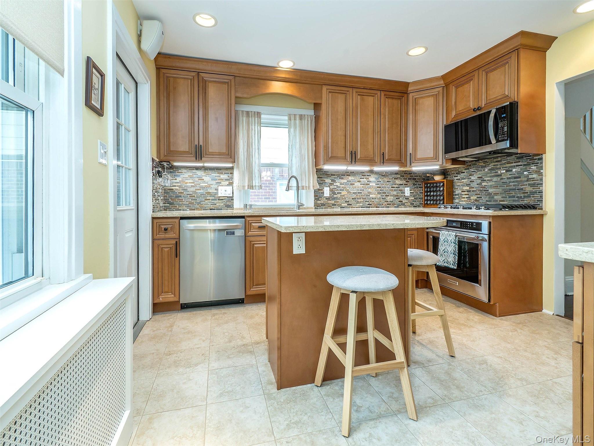  1 Raymond Street, Glen Cove, NY, 11542 - 物件實景
