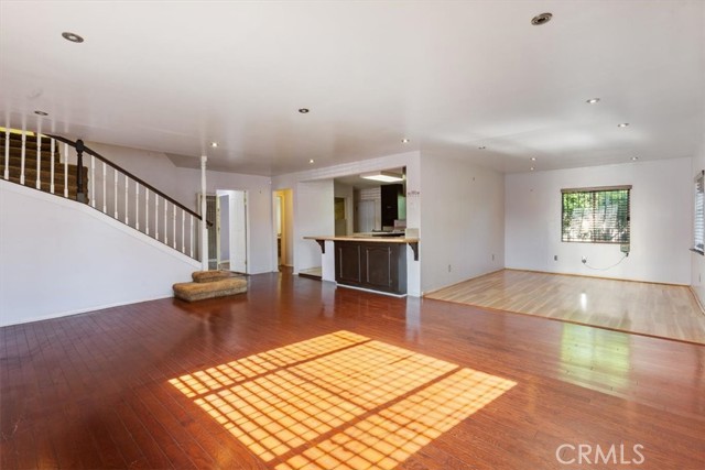 Los Angeles, California, 90003, United States, 3 Bedrooms Bedrooms, ,Residential,For Sale,1977735