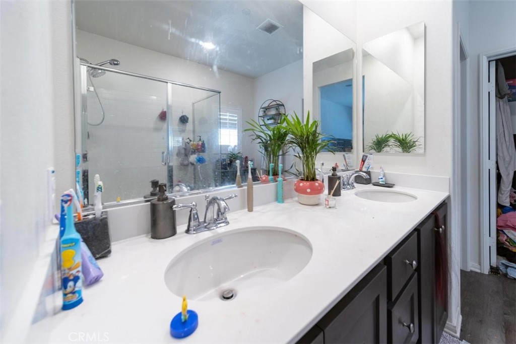 Menifee, California, 92585, United States, 5 Bedrooms Bedrooms, ,3 BathroomsBathrooms,Residential,For Sale,2048635