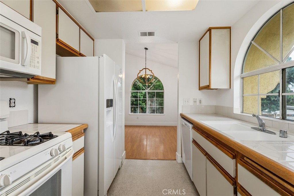 Irvine, California, 92614, United States, 2 Bedrooms Bedrooms, ,2 BathroomsBathrooms,Residential,For Sale,1901676