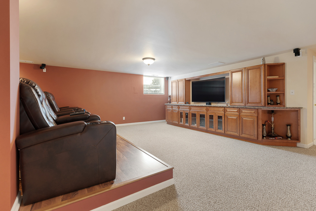 St Charles, Illinois, 60175, United States, 5 Bedrooms Bedrooms, ,3 BathroomsBathrooms,Residential,For Sale,1935414