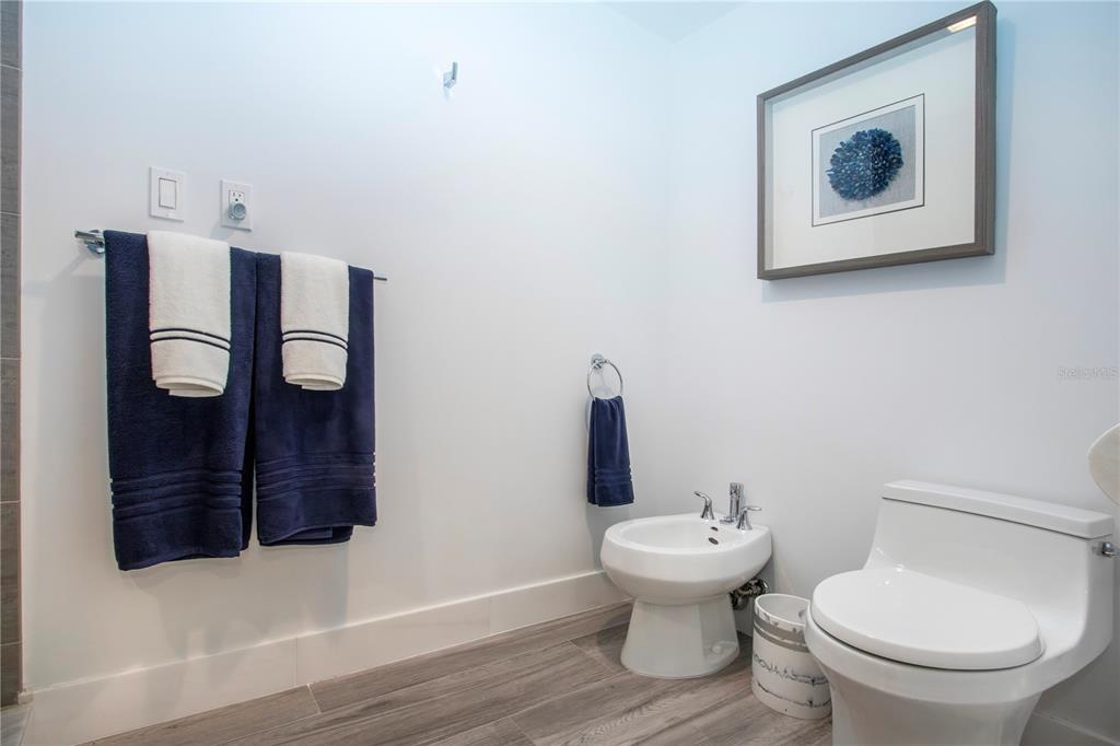 Longboat Key, Florida, 34228, United States, 2 Bedrooms Bedrooms, ,2 BathroomsBathrooms,Residential,For Sale,1993516