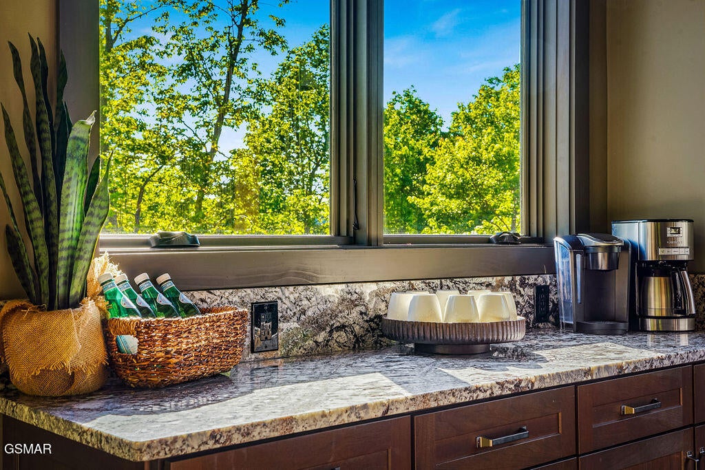 Gatlinburg, Tennessee, 37738, United States, 3 Bedrooms Bedrooms, ,5 BathroomsBathrooms,Residential,For Sale,2034960