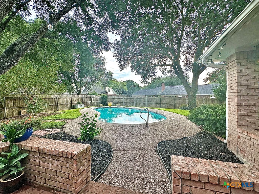 Victoria, Texas, 77904, United States, 4 Bedrooms Bedrooms, ,4 BathroomsBathrooms,Residential,For Sale,1989568