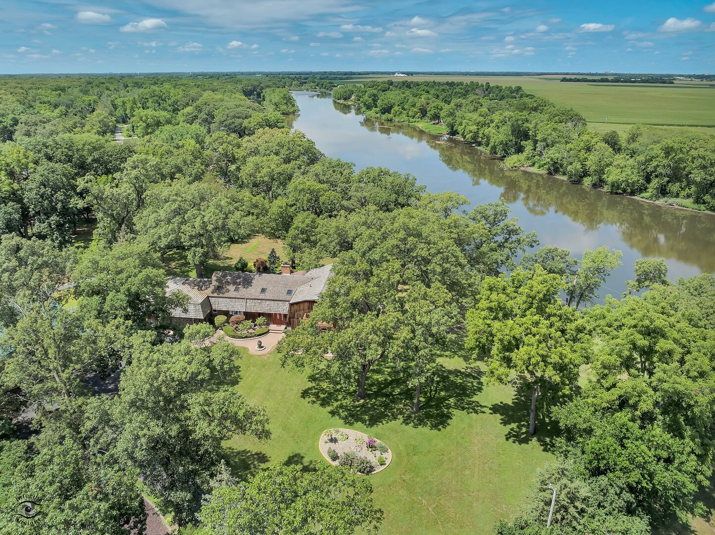 St. Anne, Illinois, 60964, United States, 4 Bedrooms Bedrooms, ,4 BathroomsBathrooms,Residential,For Sale,1901313