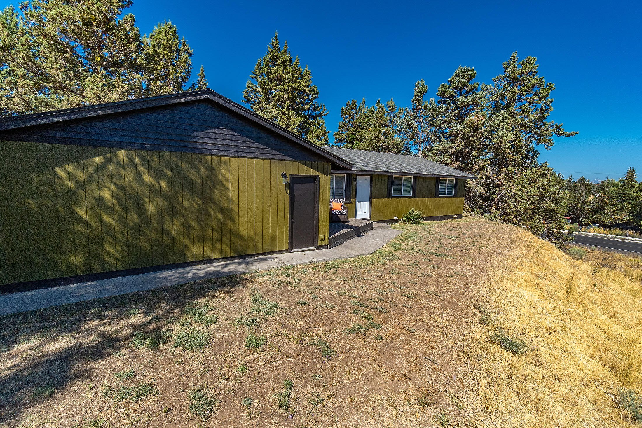 Bend, Oregon, 97701, United States, 3 Bedrooms Bedrooms, ,2 BathroomsBathrooms,Residential,For Sale,1913585
