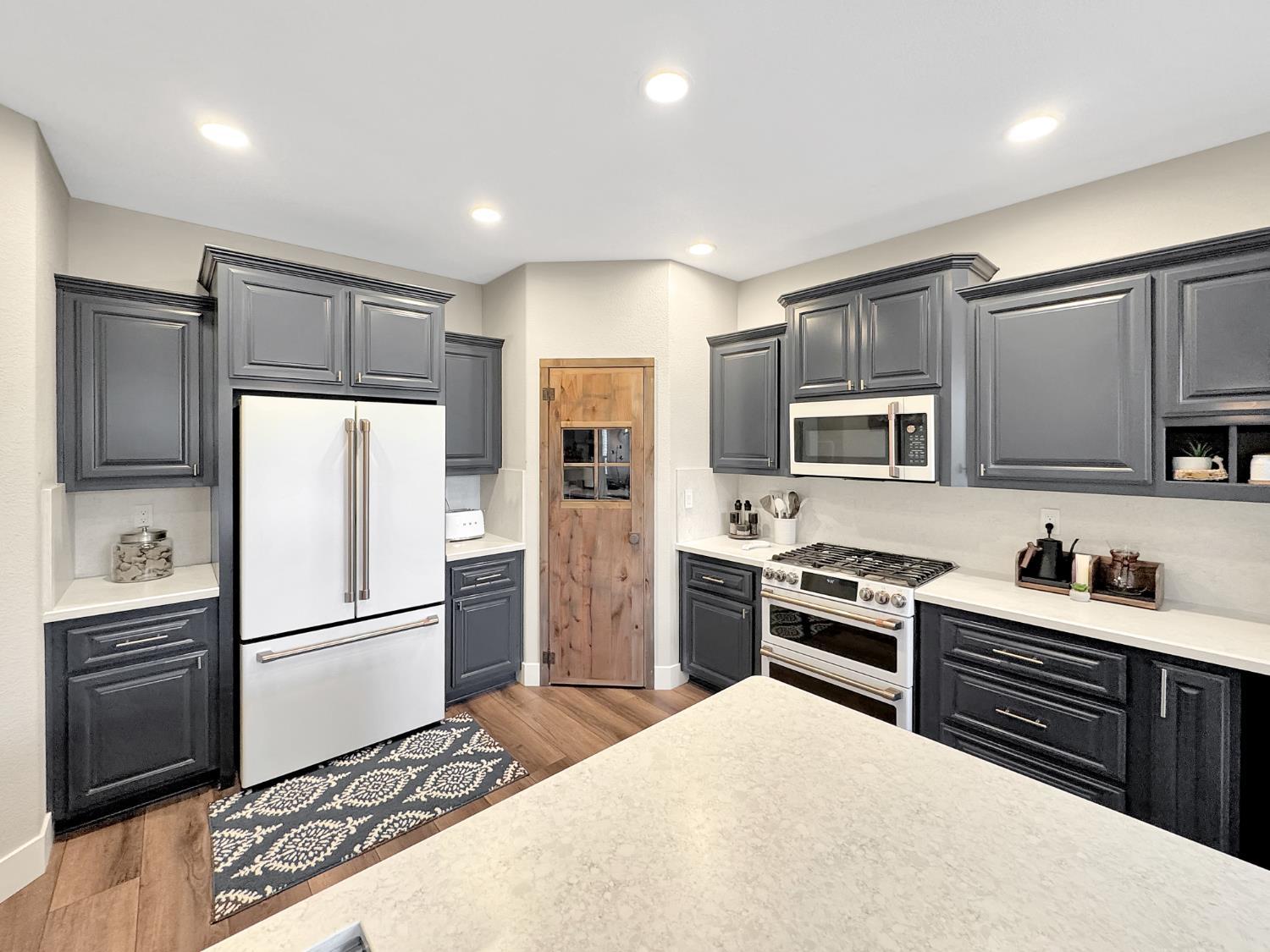 Colfax, California, 95713, United States, 5 Bedrooms Bedrooms, ,3 BathroomsBathrooms,Residential,For Sale,2002832