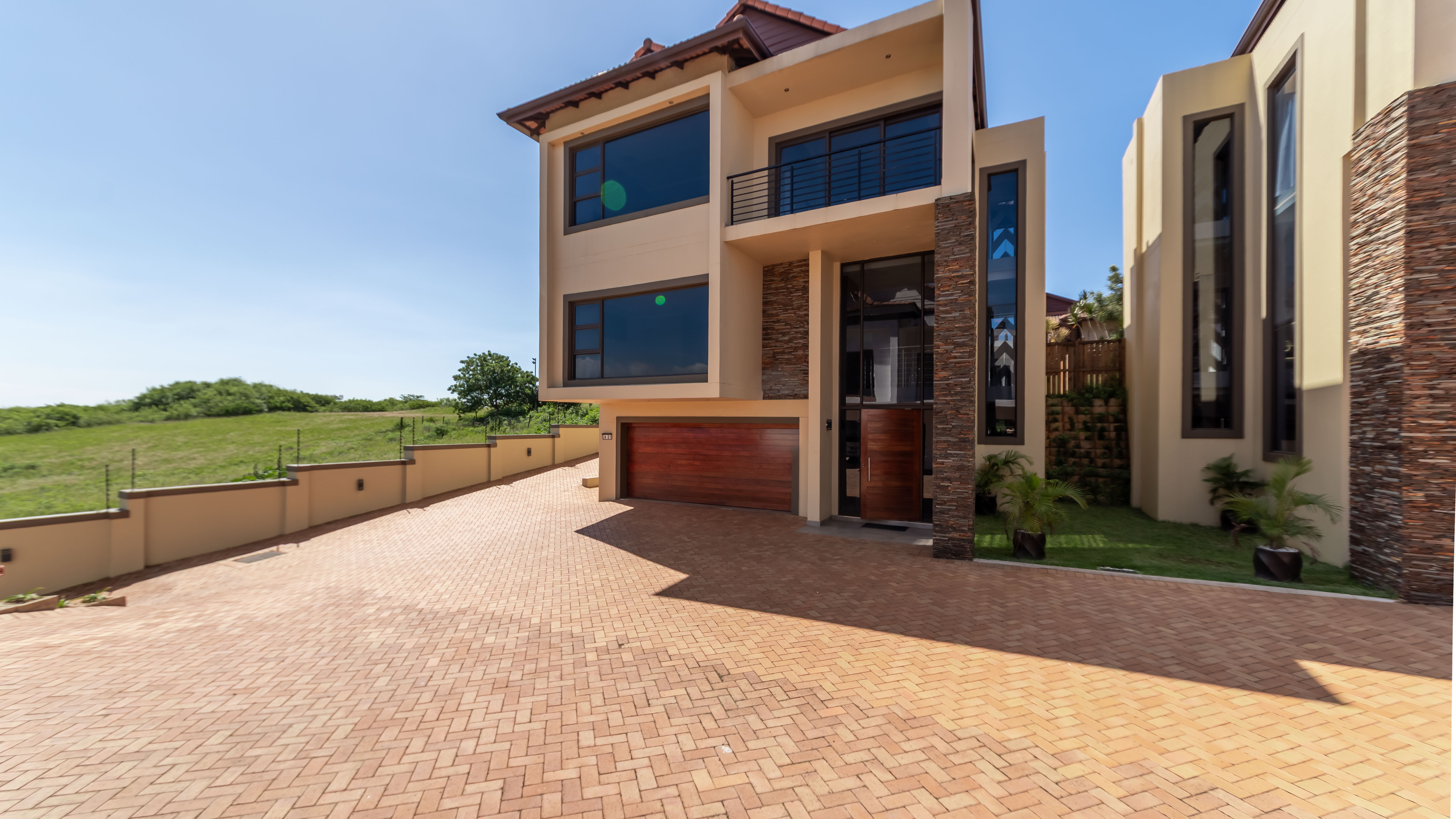  Three-Storey Contemporary Townhouse Bordering a Protected Coastal Forest - 物件實景