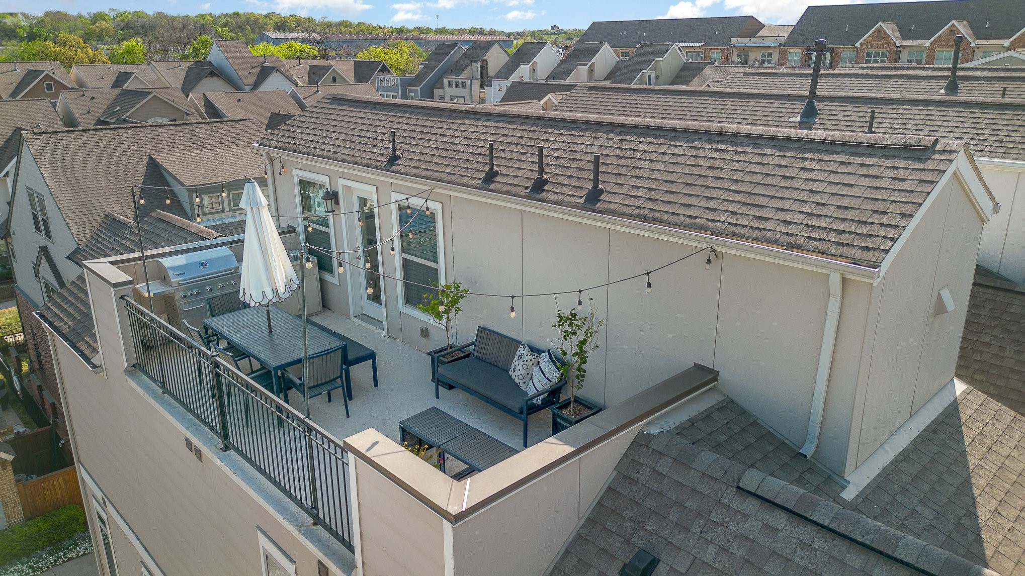 Dallas, Texas, 75212, United States, 3 Bedrooms Bedrooms, ,4 BathroomsBathrooms,Residential,For Sale,1760798