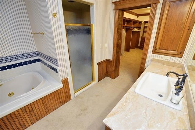 Tahlequah, Oklahoma, 74464, United States, 4 Bedrooms Bedrooms, ,4 BathroomsBathrooms,Residential,For Sale,1975818