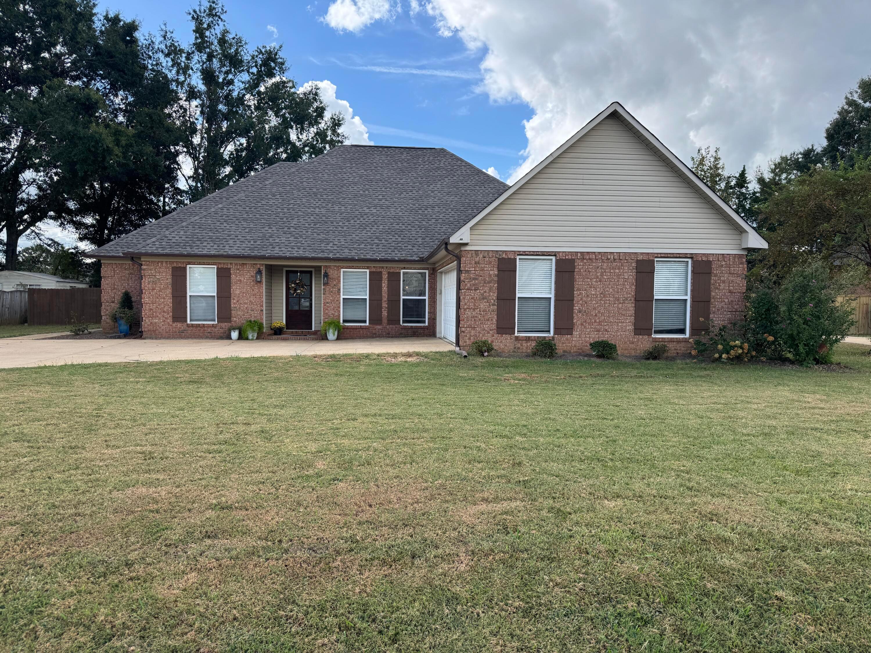 Mcarthur Ln, New Albany, MS 38652