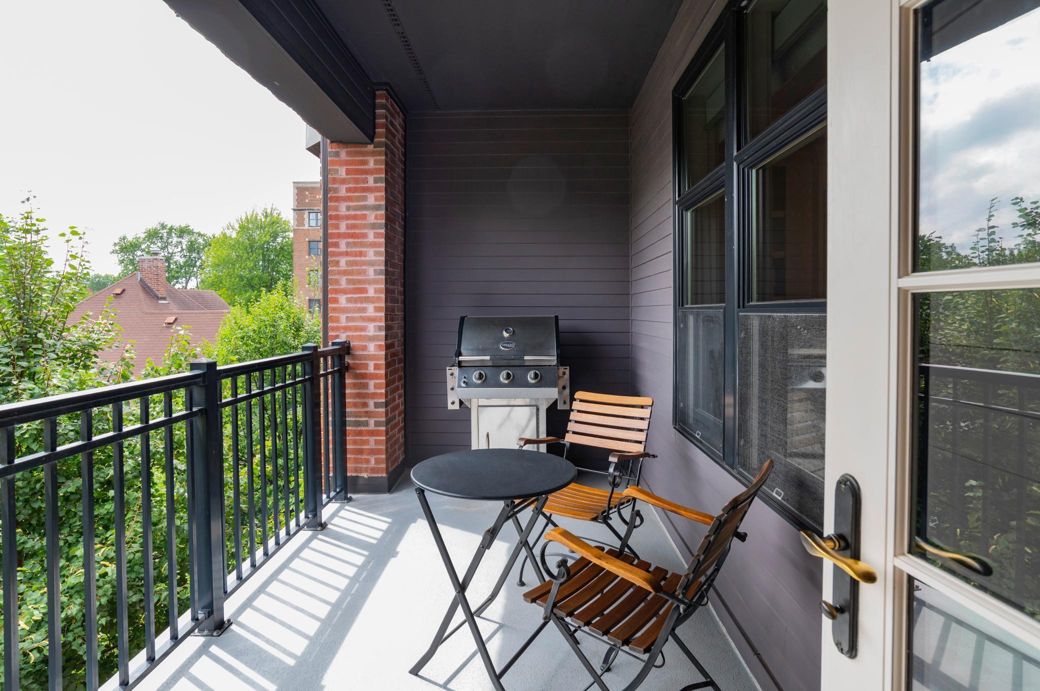 Saint Paul, Minnesota, 55102, United States, 2 Bedrooms Bedrooms, ,2 BathroomsBathrooms,Residential,For Sale,1919474