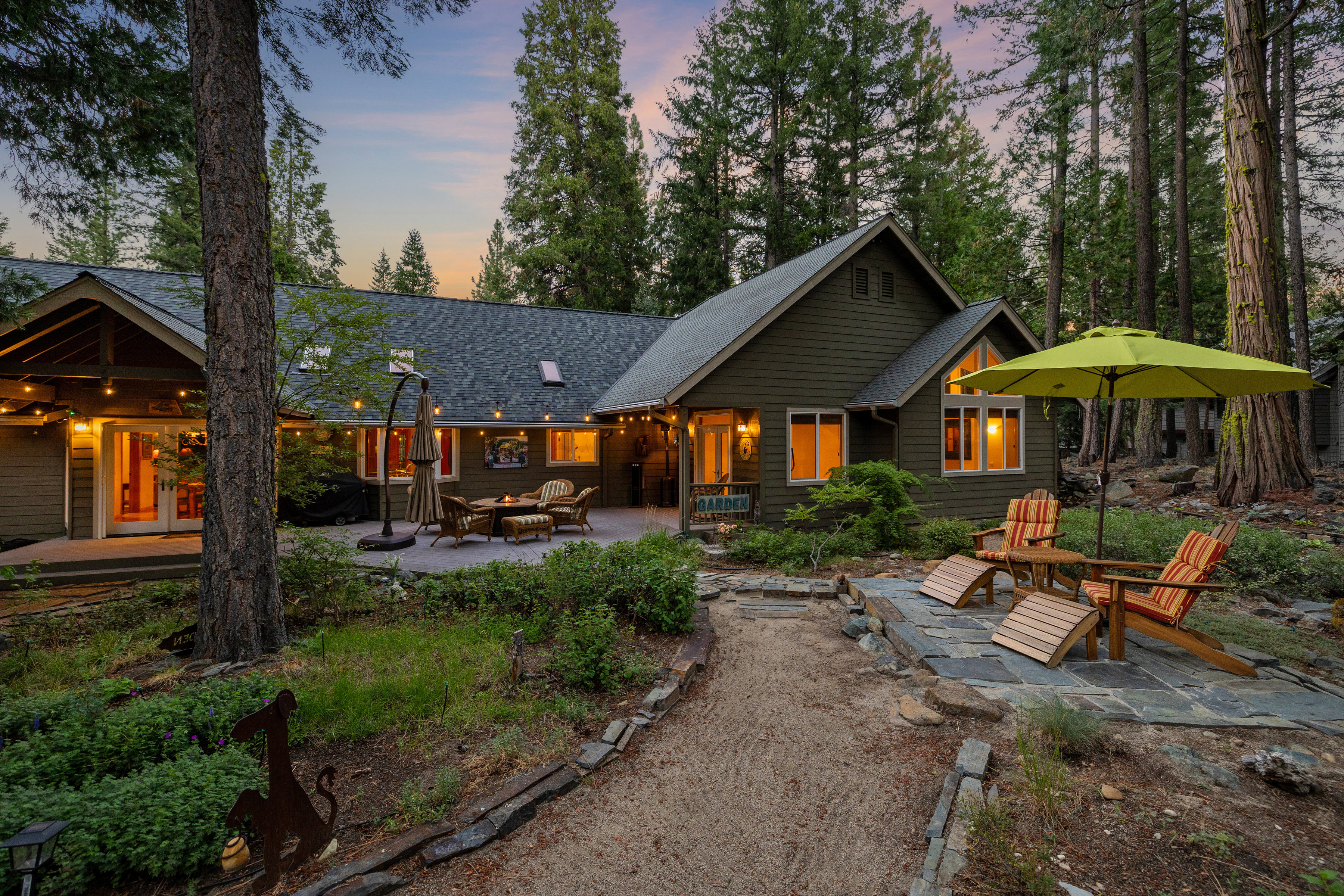  Luxury Mountain Retreat with Guest House on 1 Acre in the Heart of Graeagle - 物件實景