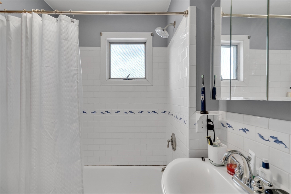Cambridge, Massachusetts, 02141, United States, 7 Bedrooms Bedrooms, ,4 BathroomsBathrooms,Residential,For Sale,1901897