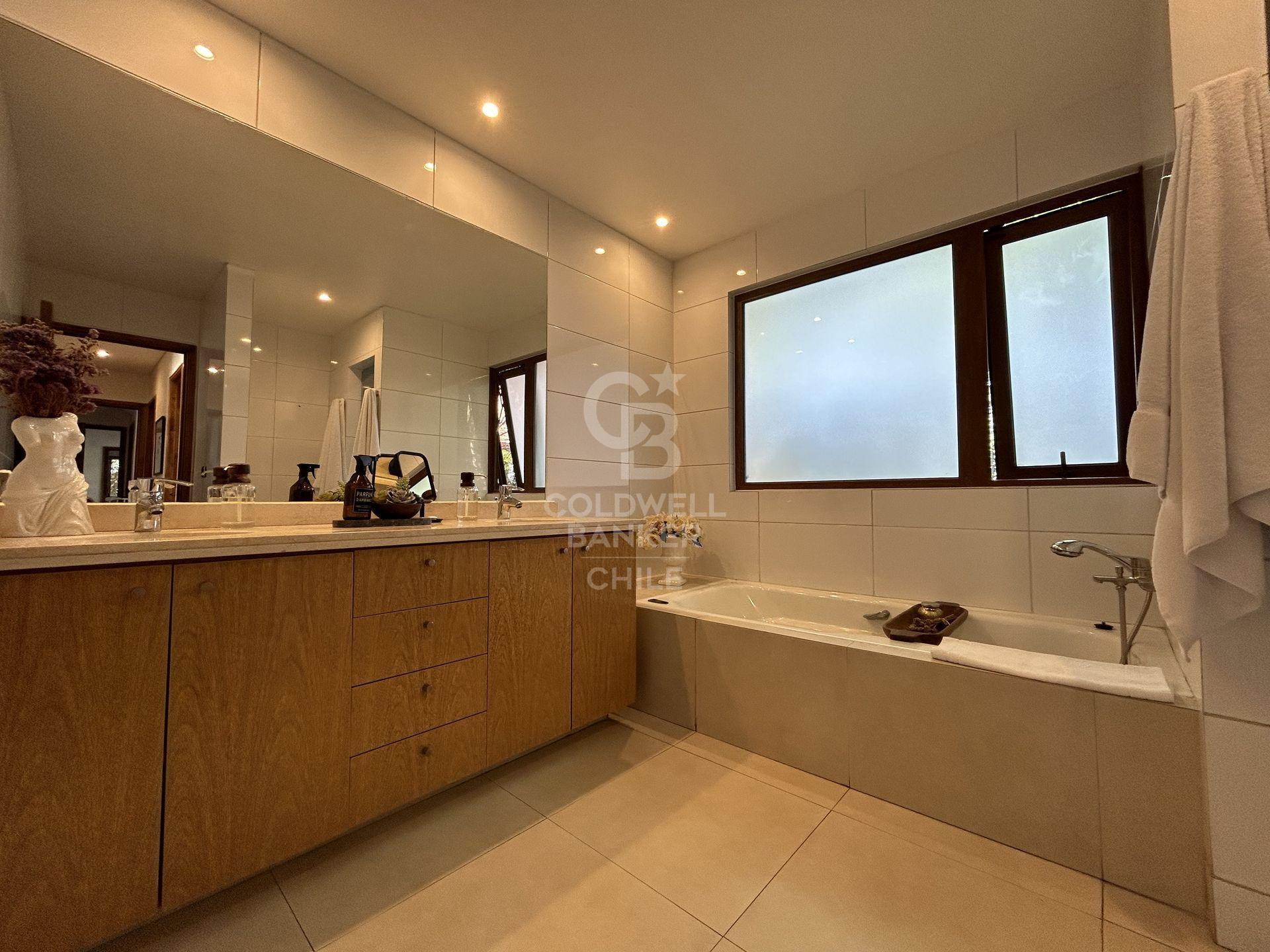 Colina, Chile, 6 Bedrooms Bedrooms, ,5 BathroomsBathrooms,Residential,For Sale,1955226