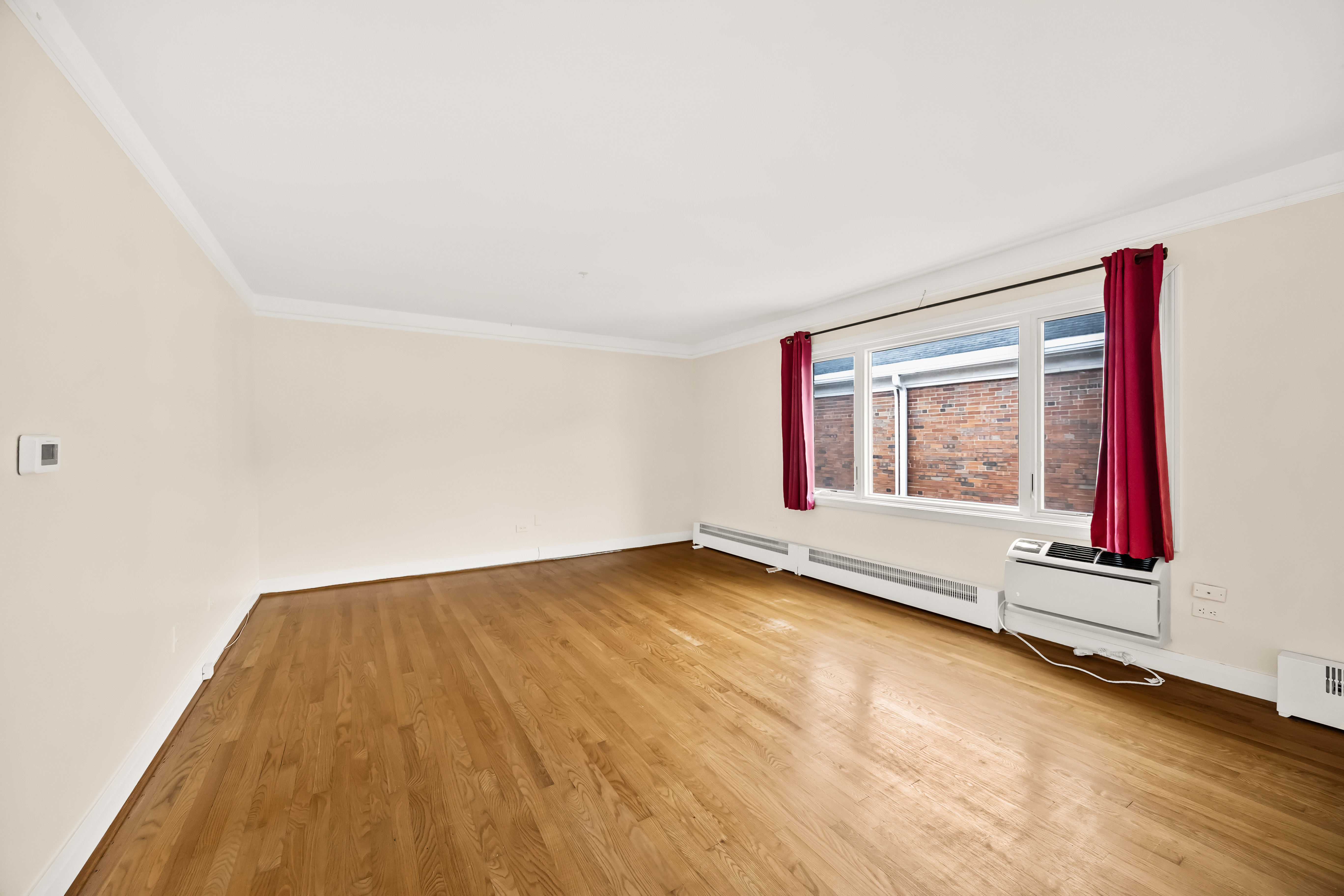  Bright Top Floor 3-bed Room Condo in an Intimate Six-unit Building - 物件實景