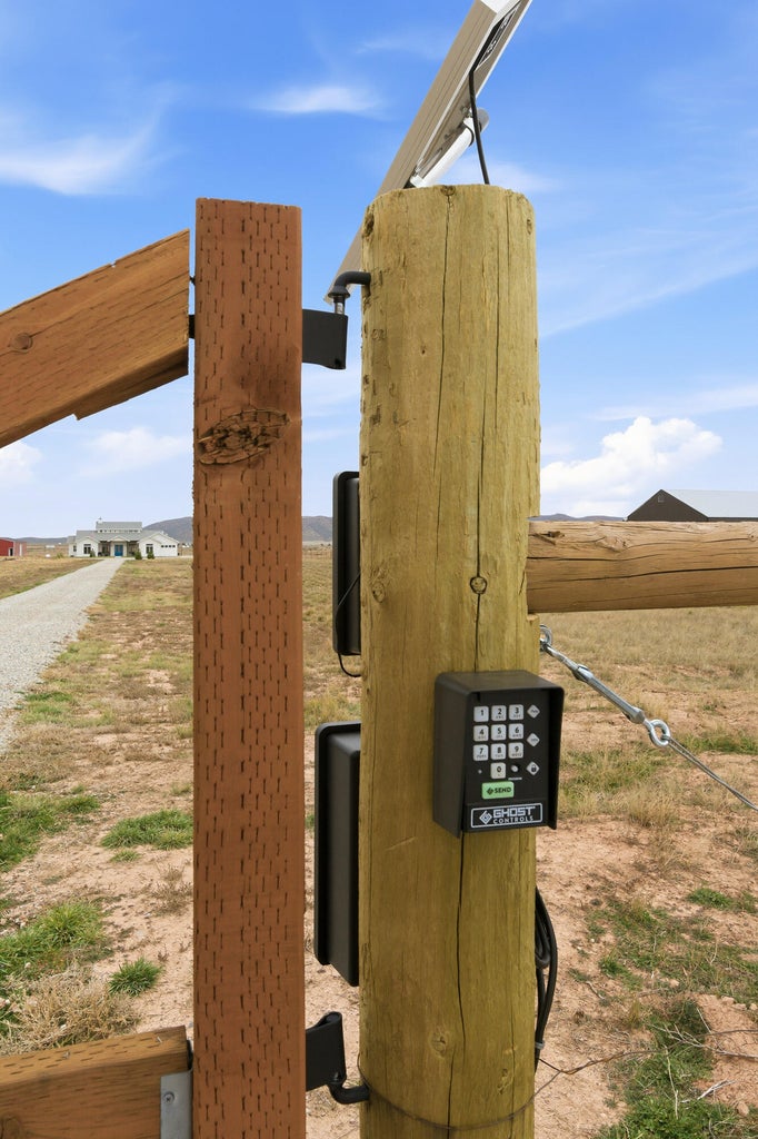 Parowan, Utah, 84761, United States, 3 Bedrooms Bedrooms, ,3 BathroomsBathrooms,Residential,For Sale,1992445