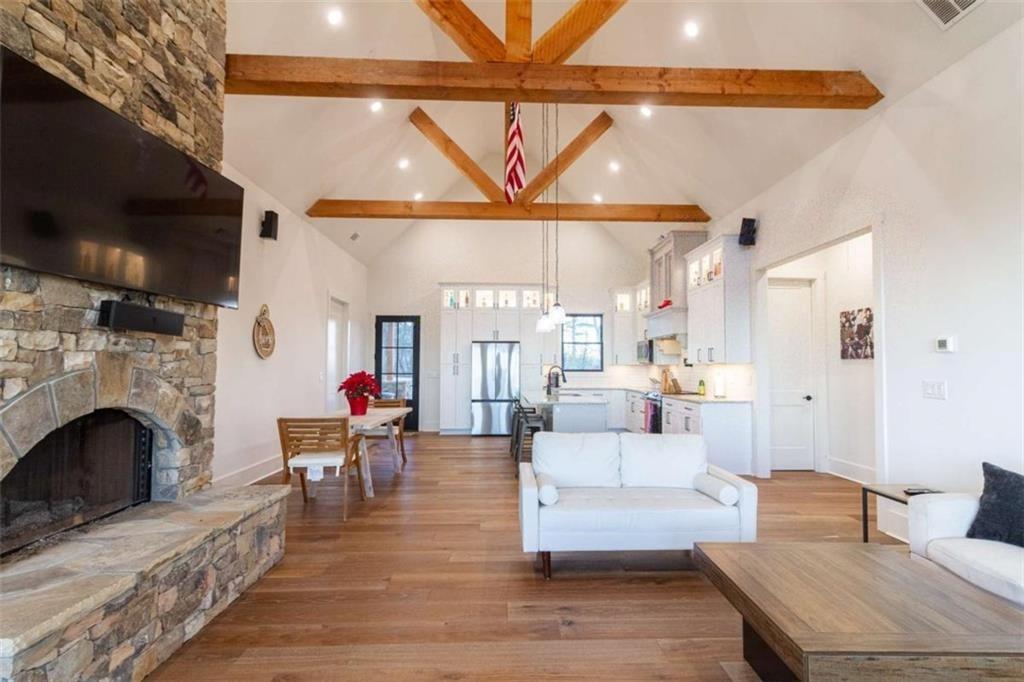 Cleveland, Georgia, 30528, United States, 3 Bedrooms Bedrooms, ,2 BathroomsBathrooms,Residential,For Sale,1979108