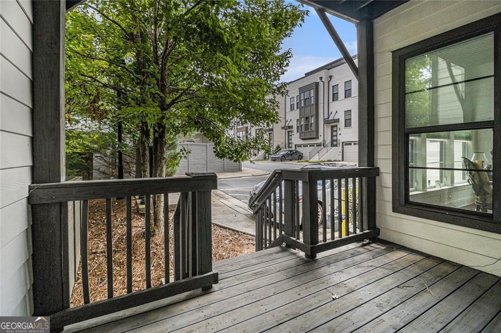 Atlanta, Georgia, 30324, United States, 4 Bedrooms Bedrooms, ,5 BathroomsBathrooms,Residential,For Sale,1909913