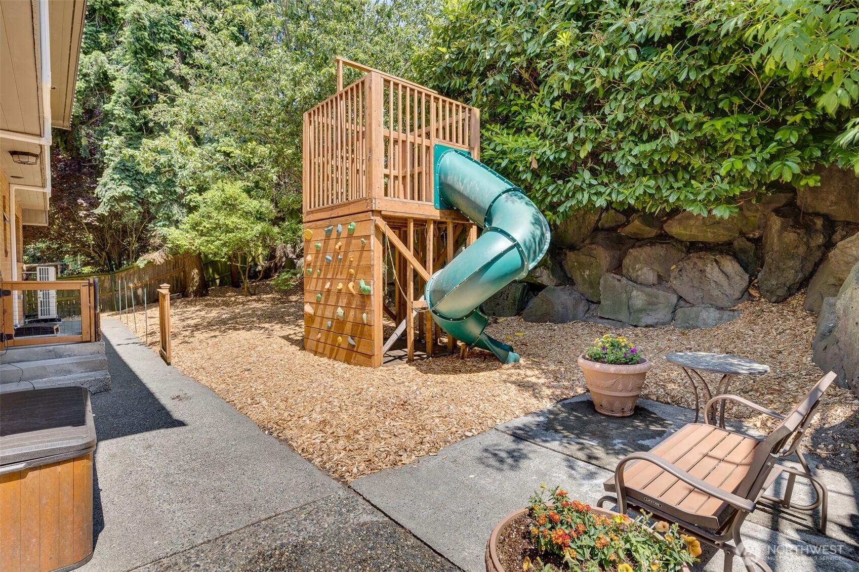 Seattle, Washington, 98117, United States, 4 Bedrooms Bedrooms, ,2 BathroomsBathrooms,Residential,For Sale,1846513