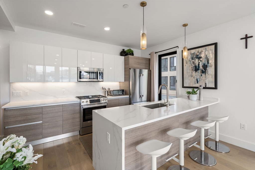 Boston, Massachusetts, 02134, United States, 2 Bedrooms Bedrooms, ,2 BathroomsBathrooms,Residential,For Sale,1941762