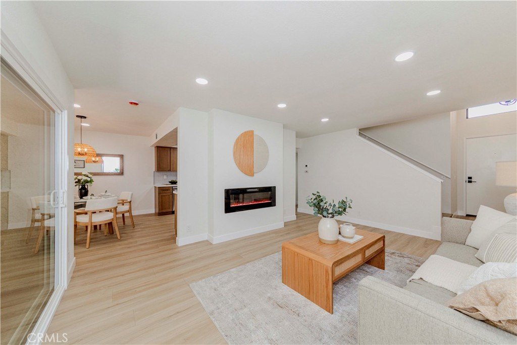 Fullerton, California, 92833, United States, 2 Bedrooms Bedrooms, ,3 BathroomsBathrooms,Residential,For Sale,1890982