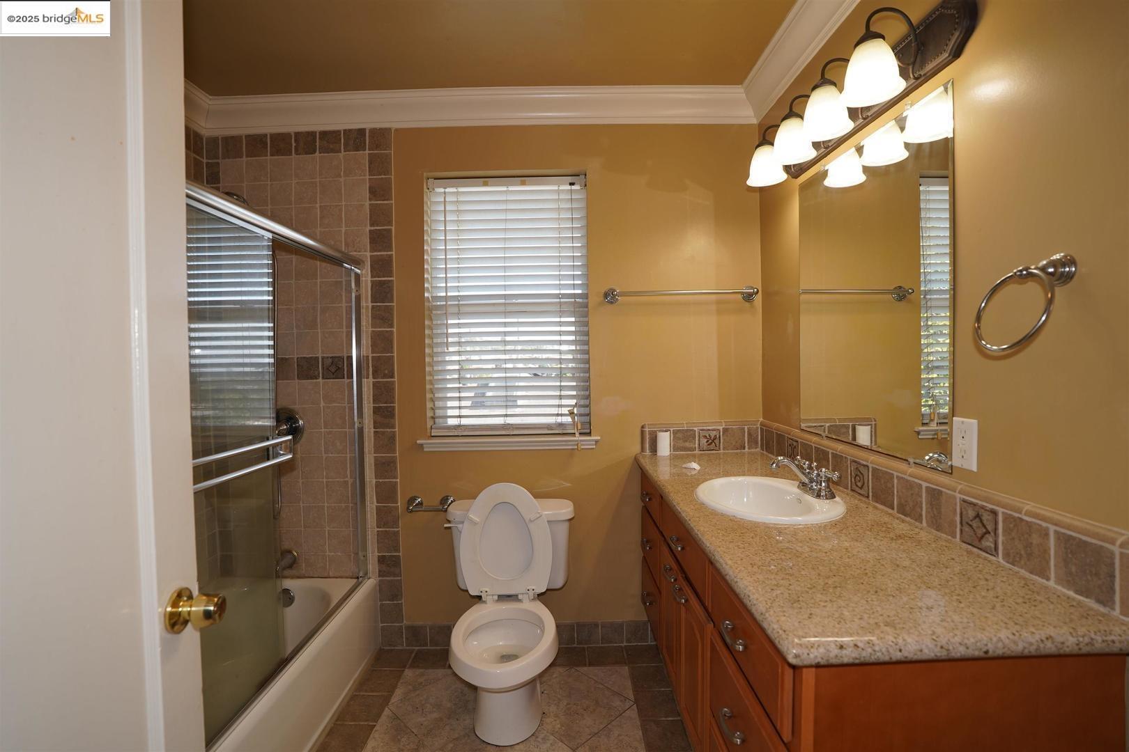 Richmond, California, 94805, United States, 5 Bedrooms Bedrooms, ,2 BathroomsBathrooms,Residential,For Sale,1895644