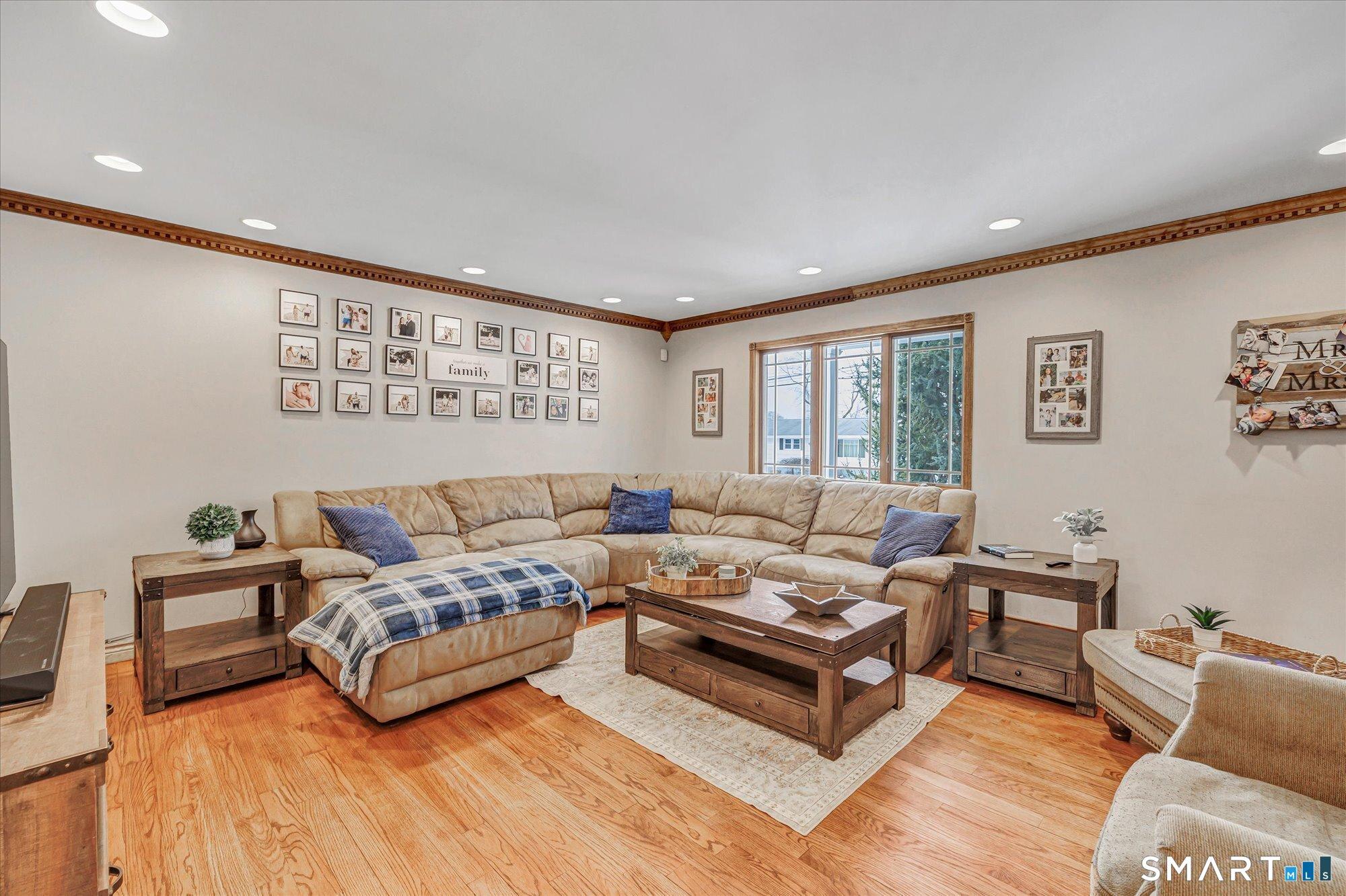 Milford, Connecticut, 06461, United States, 3 Bedrooms Bedrooms, ,3 BathroomsBathrooms,Residential,For Sale,2012517