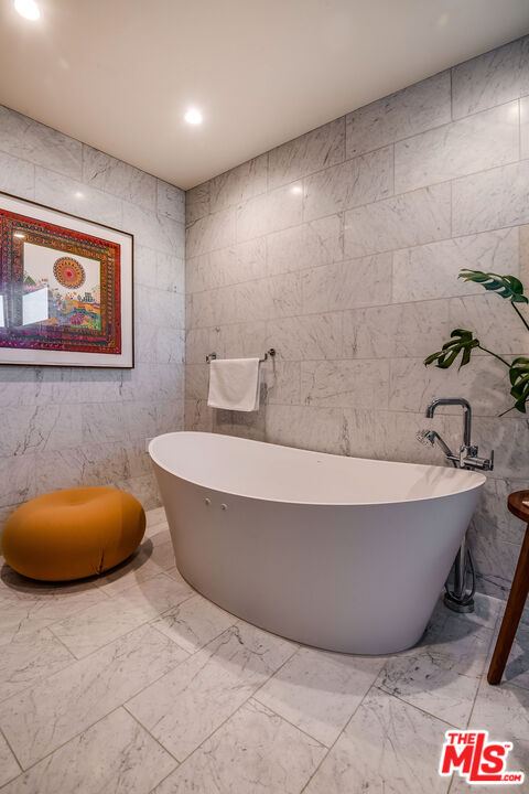 Los Angeles, California, 90069, United States, 4 Bedrooms Bedrooms, ,5 BathroomsBathrooms,Residential,For Sale,1759770