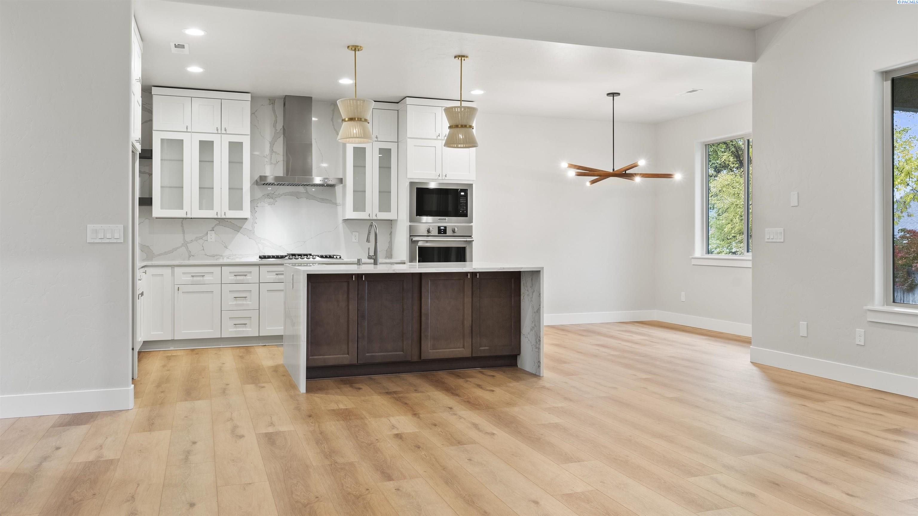 Richland, Washington, 99352, United States, 3 Bedrooms Bedrooms, ,2 BathroomsBathrooms,Residential,For Sale,1991742