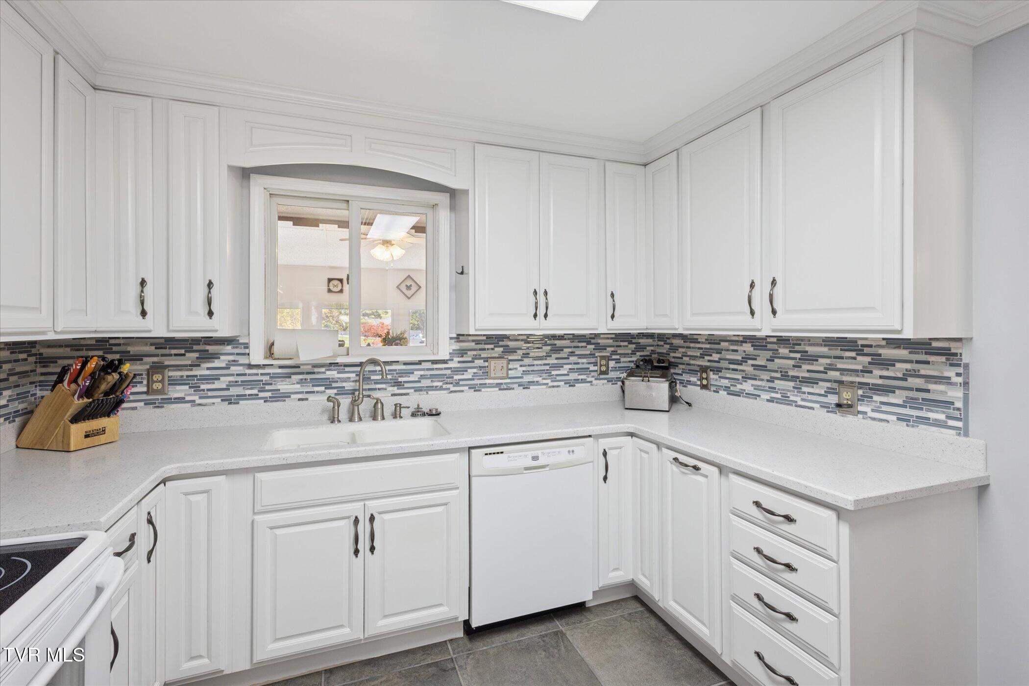 Johnson City, Tennessee, 37604, United States, 4 Bedrooms Bedrooms, ,3 BathroomsBathrooms,Residential,For Sale,1978550