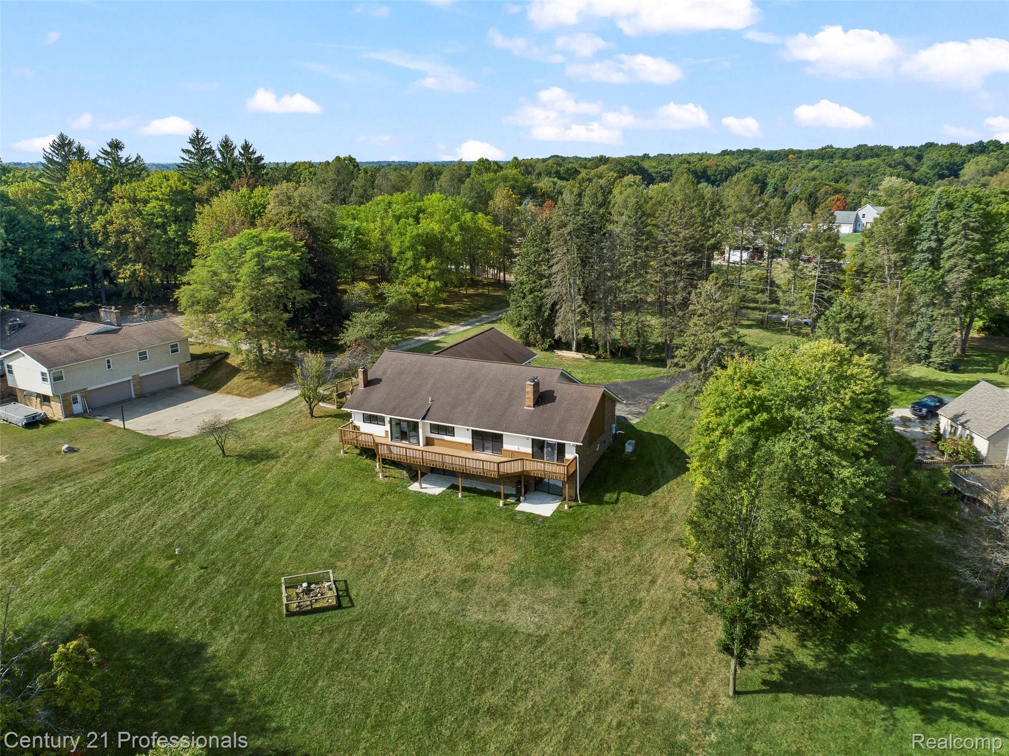 Davisburg, Michigan, 48350, United States, 5 Bedrooms Bedrooms, ,4 BathroomsBathrooms,Residential,For Sale,1982233