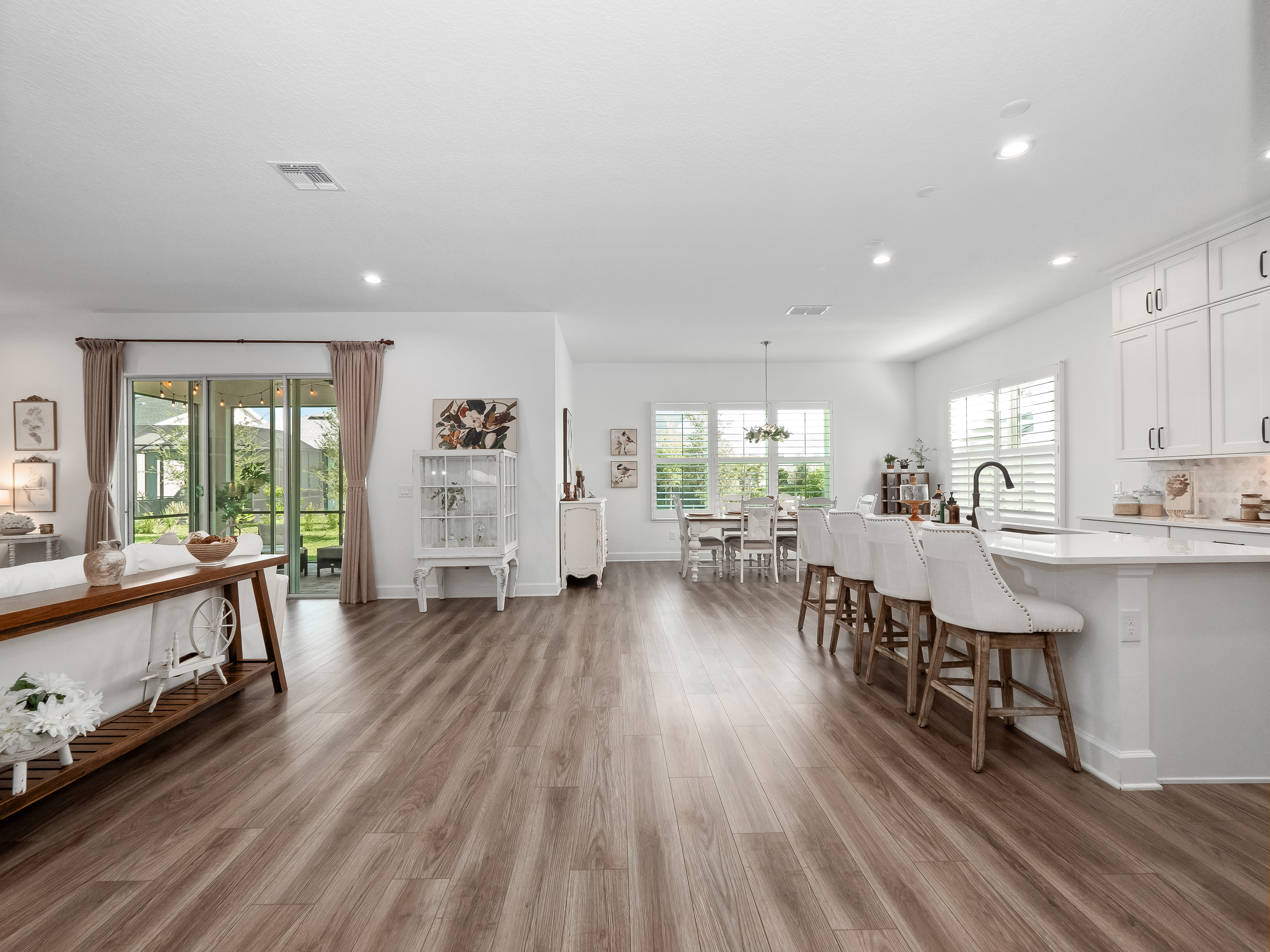 Winter Garden, Florida, 34787, United States, 5 Bedrooms Bedrooms, ,5 BathroomsBathrooms,Residential,For Sale,1914233