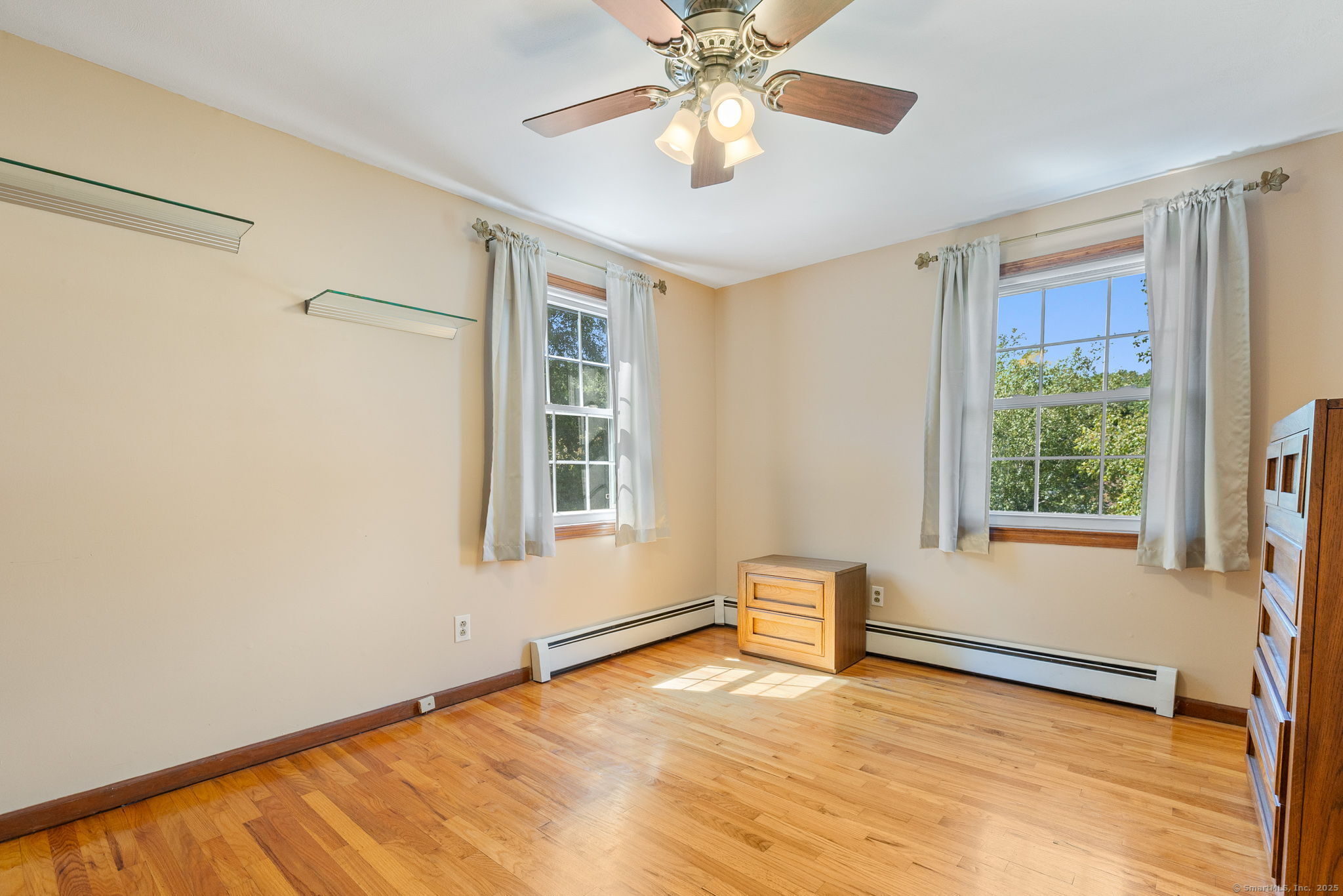 North Haven, Connecticut, 06473, United States, 5 Bedrooms Bedrooms, ,3 BathroomsBathrooms,Residential,For Sale,1956553