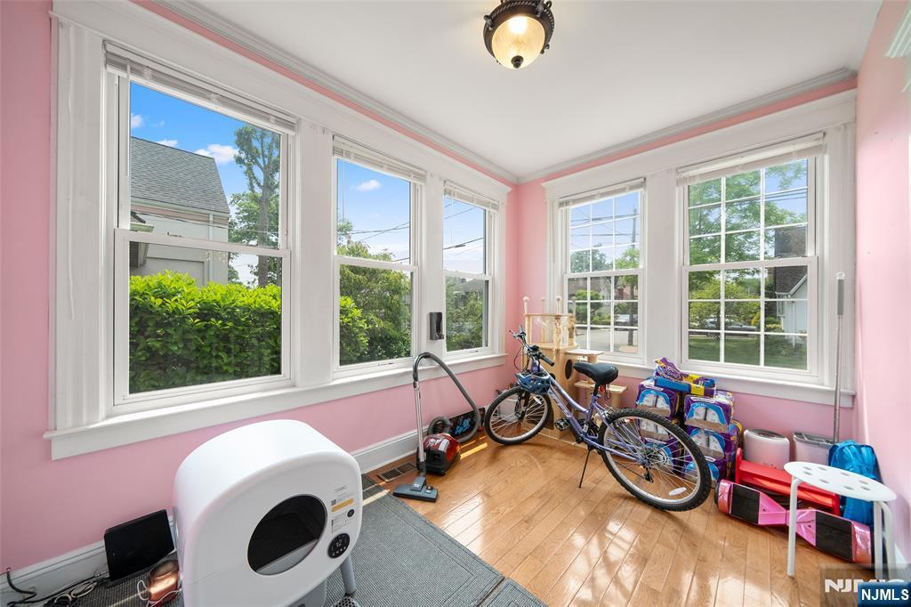 Fort Lee, New Jersey, 07024, United States, 4 Bedrooms Bedrooms, ,3 BathroomsBathrooms,Residential,For Sale,1850035