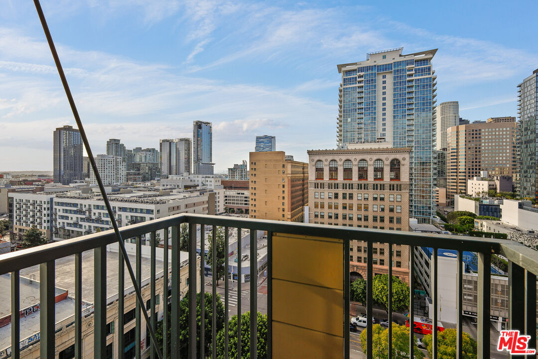 Los Angeles, California, 90014, United States, 1 Bedroom Bedrooms, ,1 BathroomBathrooms,Residential,For Sale,1705578