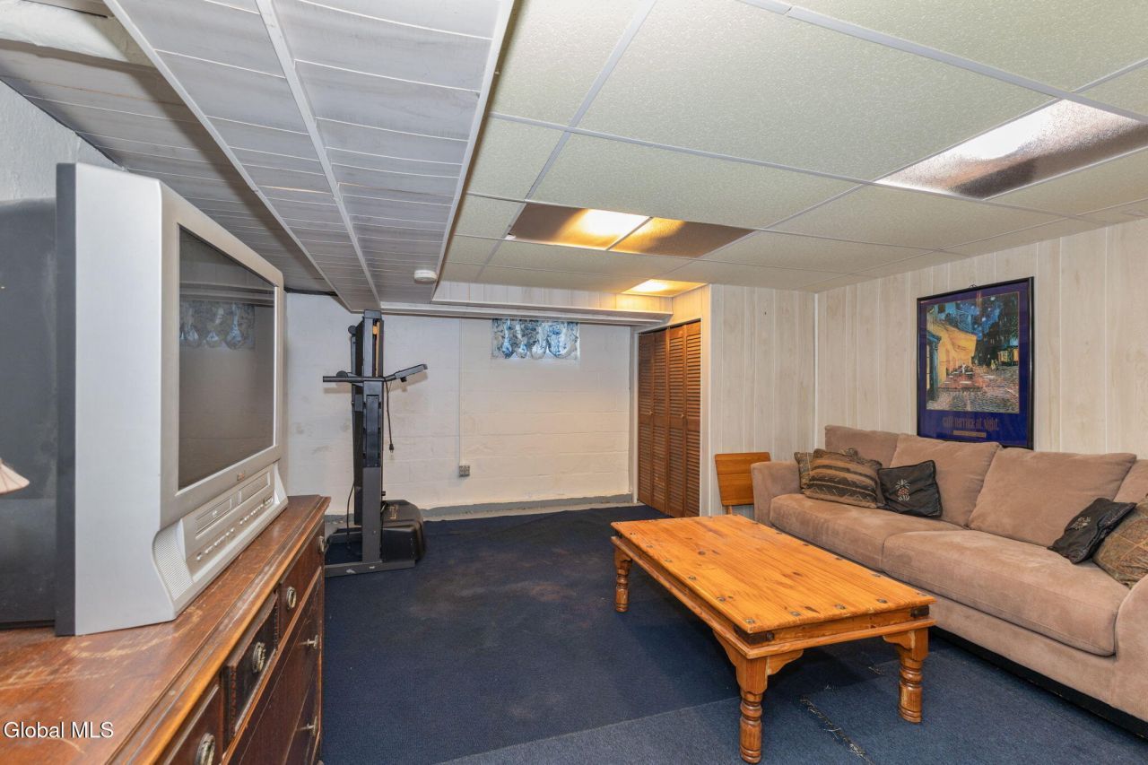 Niskayuna, New York, 12309, United States, 5 Bedrooms Bedrooms, ,3 BathroomsBathrooms,Residential,For Sale,1988361