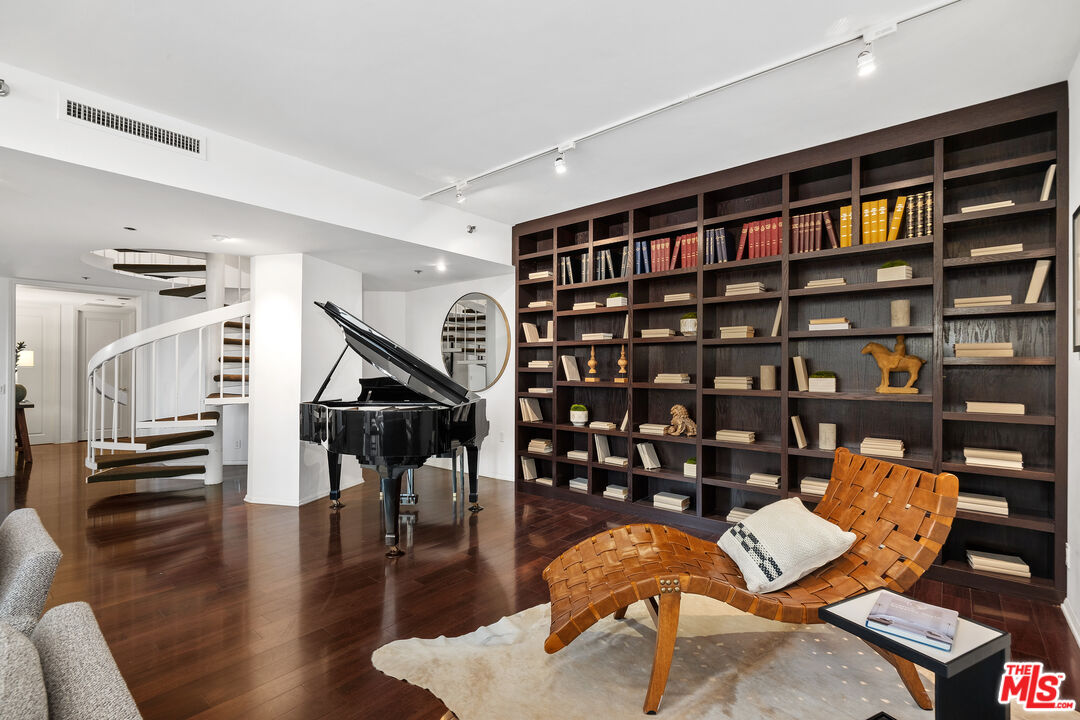 Los Angeles, California, 90024, United States, 2 Bedrooms Bedrooms, ,2 BathroomsBathrooms,Residential,For Sale,1917928