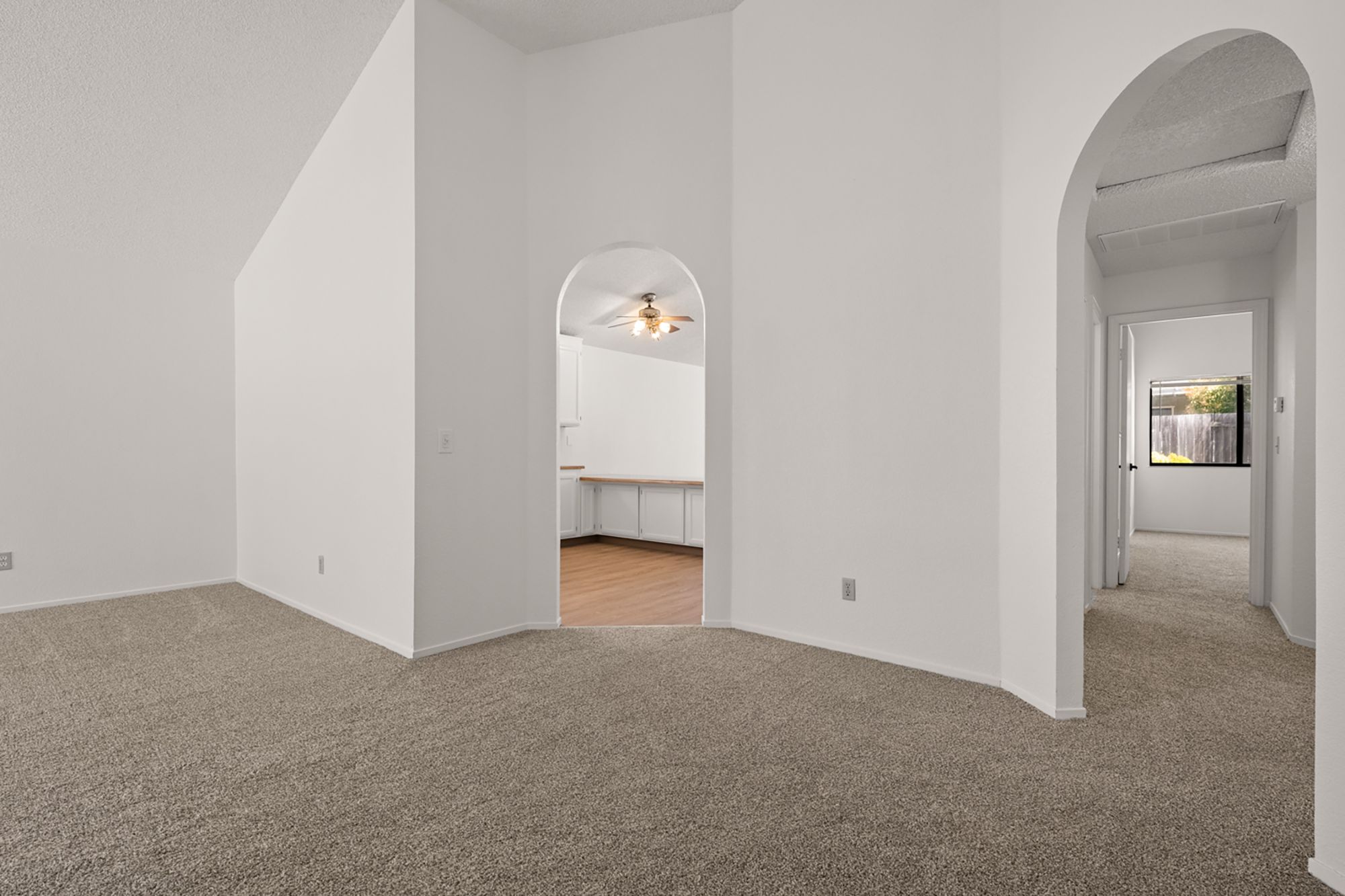  Single-level living + M Section location + owned solar + move-in ready - 物件實景