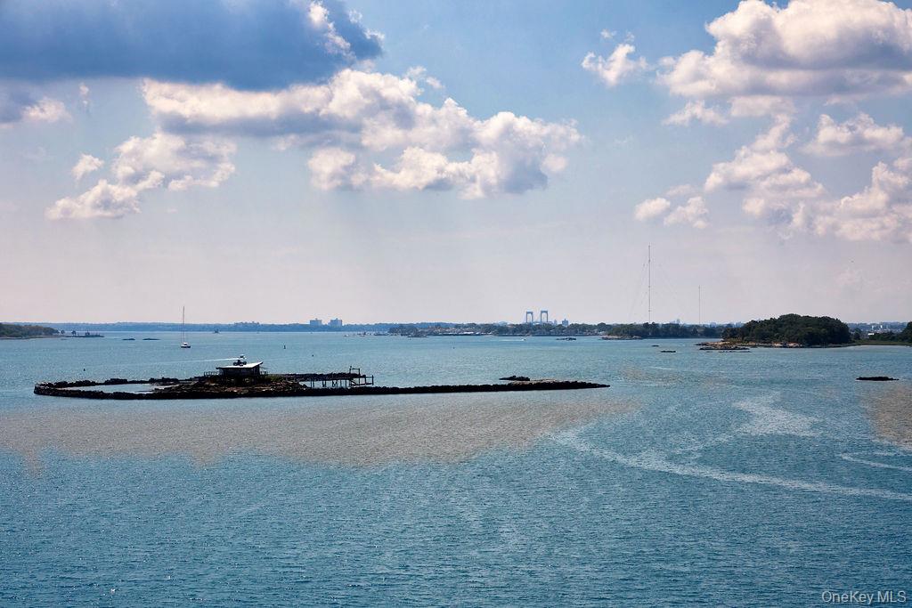 New Rochelle, New York, 10805, United States, 3 Bedrooms Bedrooms, ,4 BathroomsBathrooms,Residential,For Sale,1942227