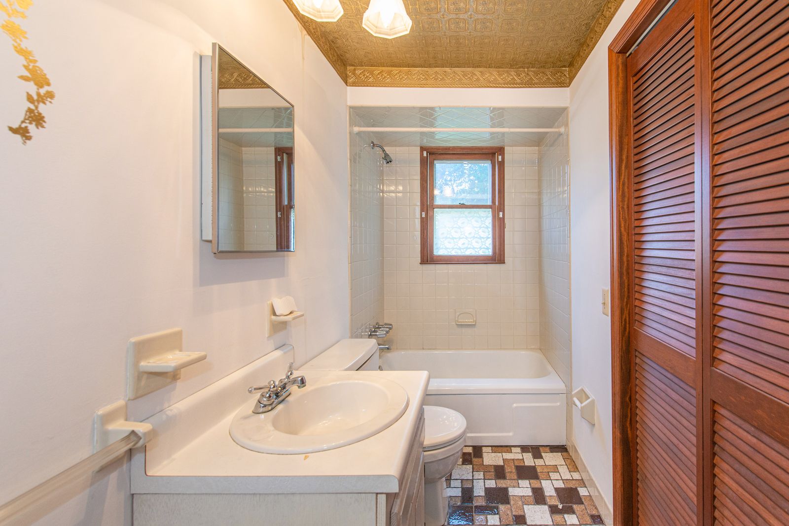 Fairfield, New Jersey, 07004, United States, 3 Bedrooms Bedrooms, ,2 BathroomsBathrooms,Residential,For Sale,1938096
