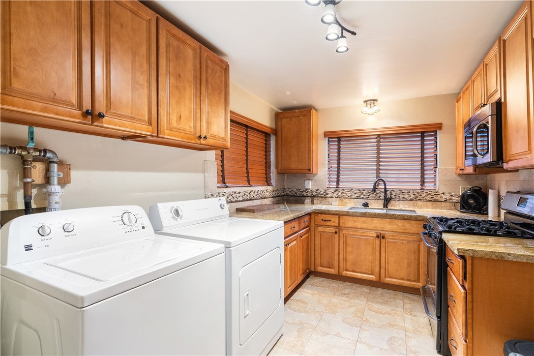 Idyllwild, California, 92549, United States, 3 Bedrooms Bedrooms, ,2 BathroomsBathrooms,Residential,For Sale,1728883