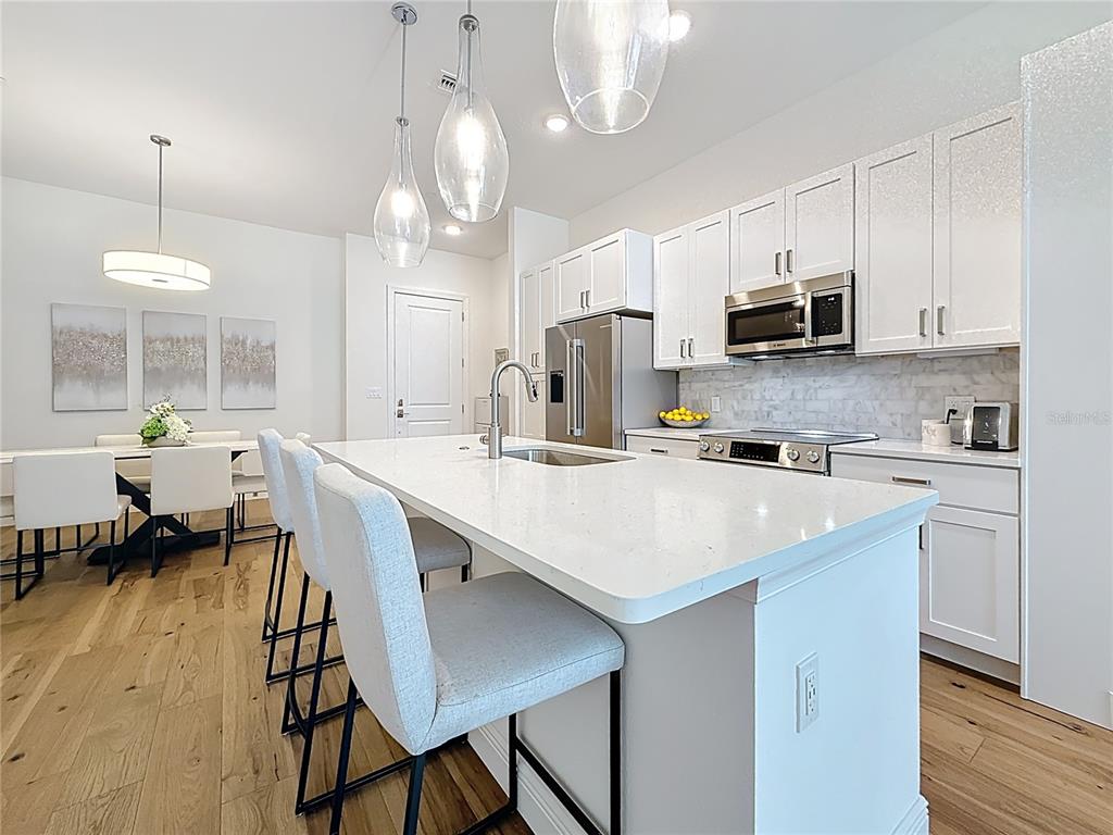 St Petersburg, Florida, 33701, United States, 2 Bedrooms Bedrooms, ,2 BathroomsBathrooms,Residential,For Sale,1889931