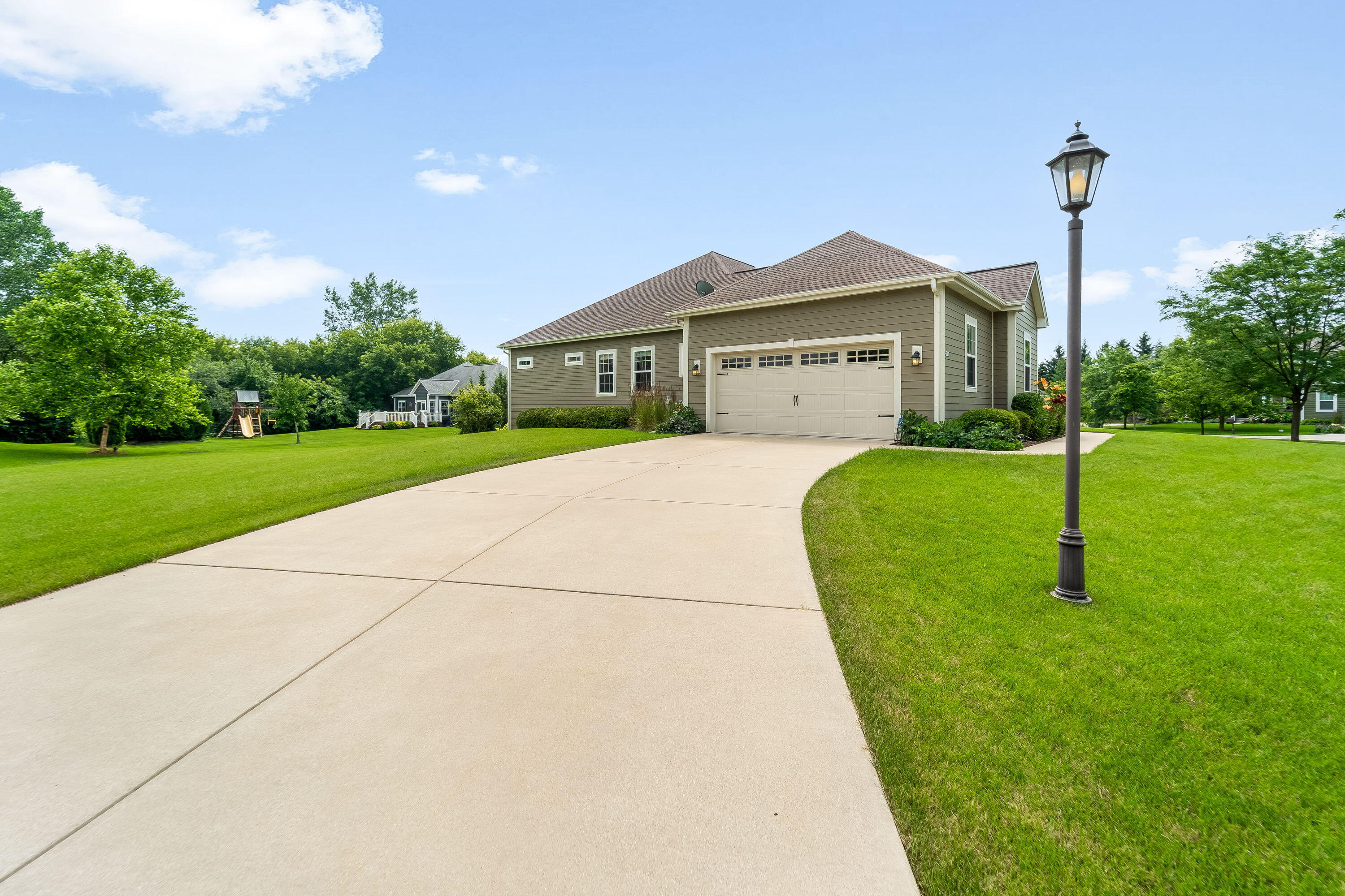 Mequon, Wisconsin, 53092, United States, 4 Bedrooms Bedrooms, ,4 BathroomsBathrooms,Residential,For Sale,1920034