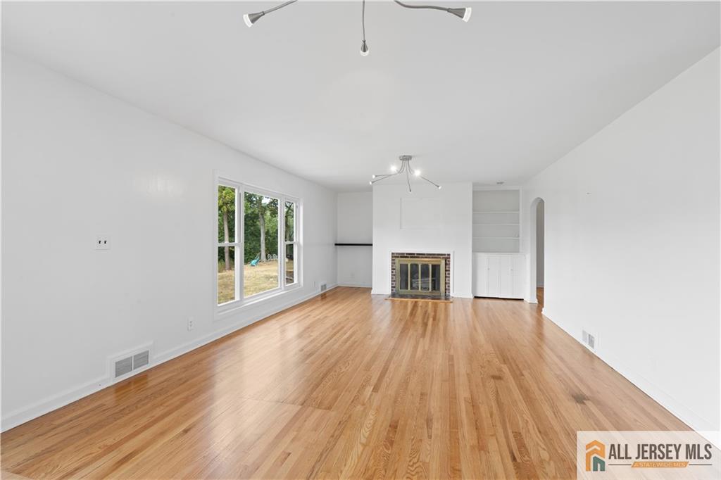 Piscataway, New Jersey, 08854, United States, 3 Bedrooms Bedrooms, ,2 BathroomsBathrooms,Residential,For Sale,1940160